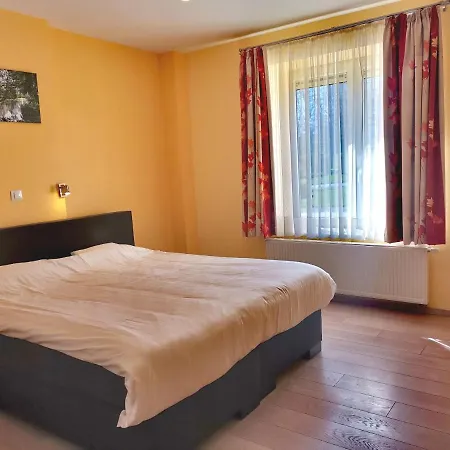 Aux Beaux Rivages En Gaume Hotel