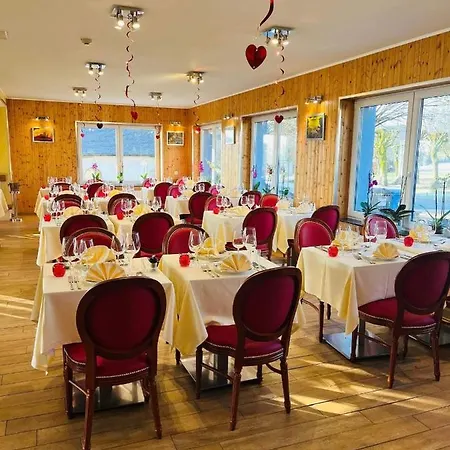 Hotel Aux Beaux Rivages En Gaume 3*